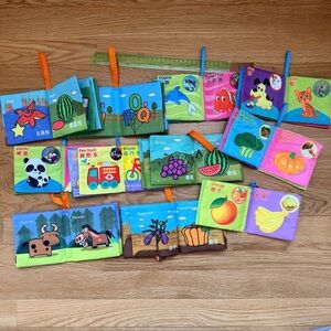 11 bilingual soft books for baby (Chinese and English)